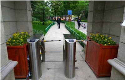 公園三輥閘通道